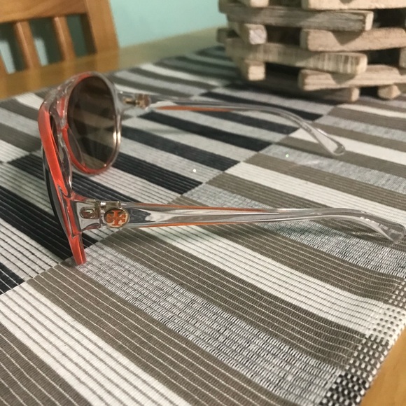 Tory Burch over-sized sunglasses - Picture 4 of 8